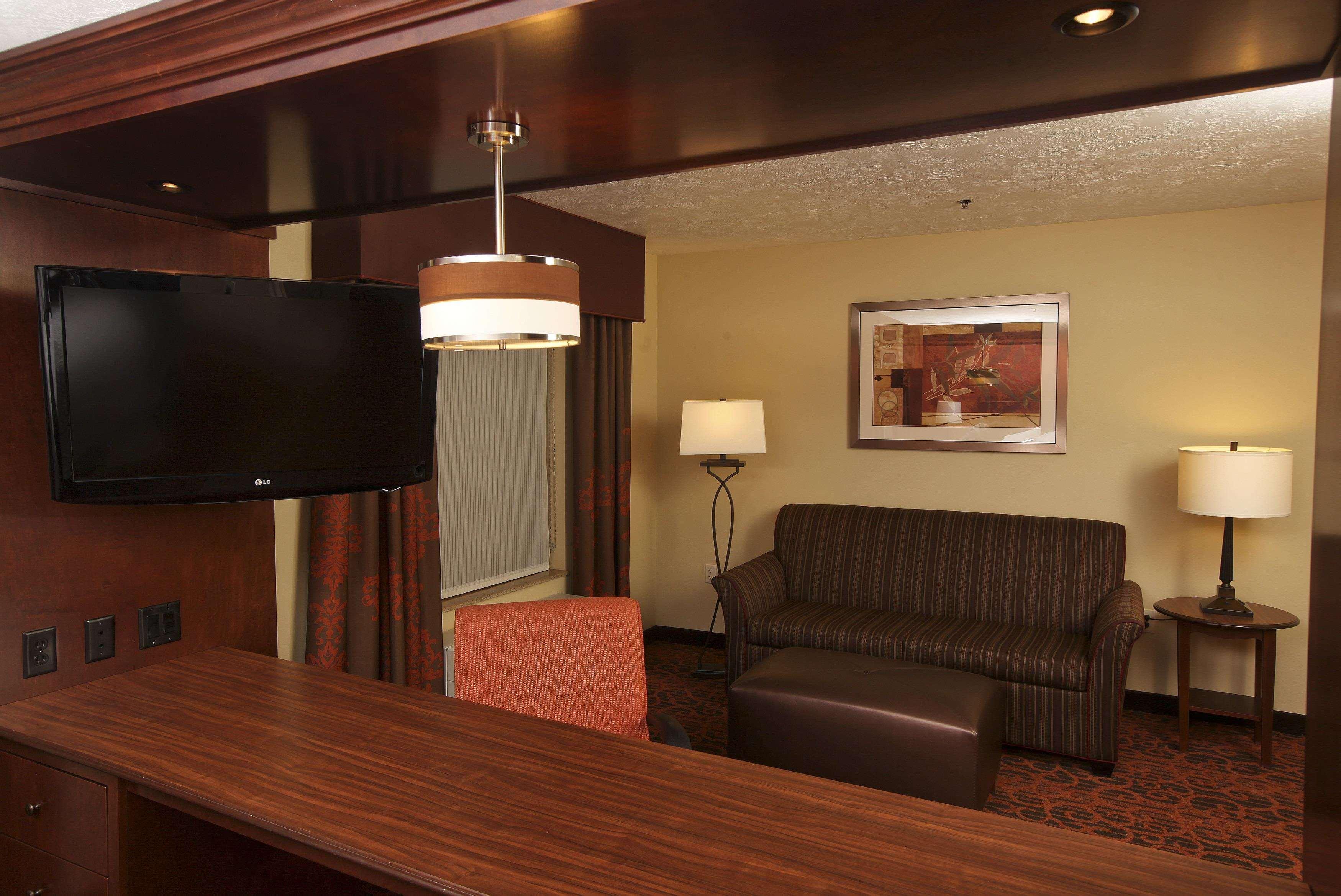 Hampton Inn & Suites Fargo Medical Center Экстерьер фото