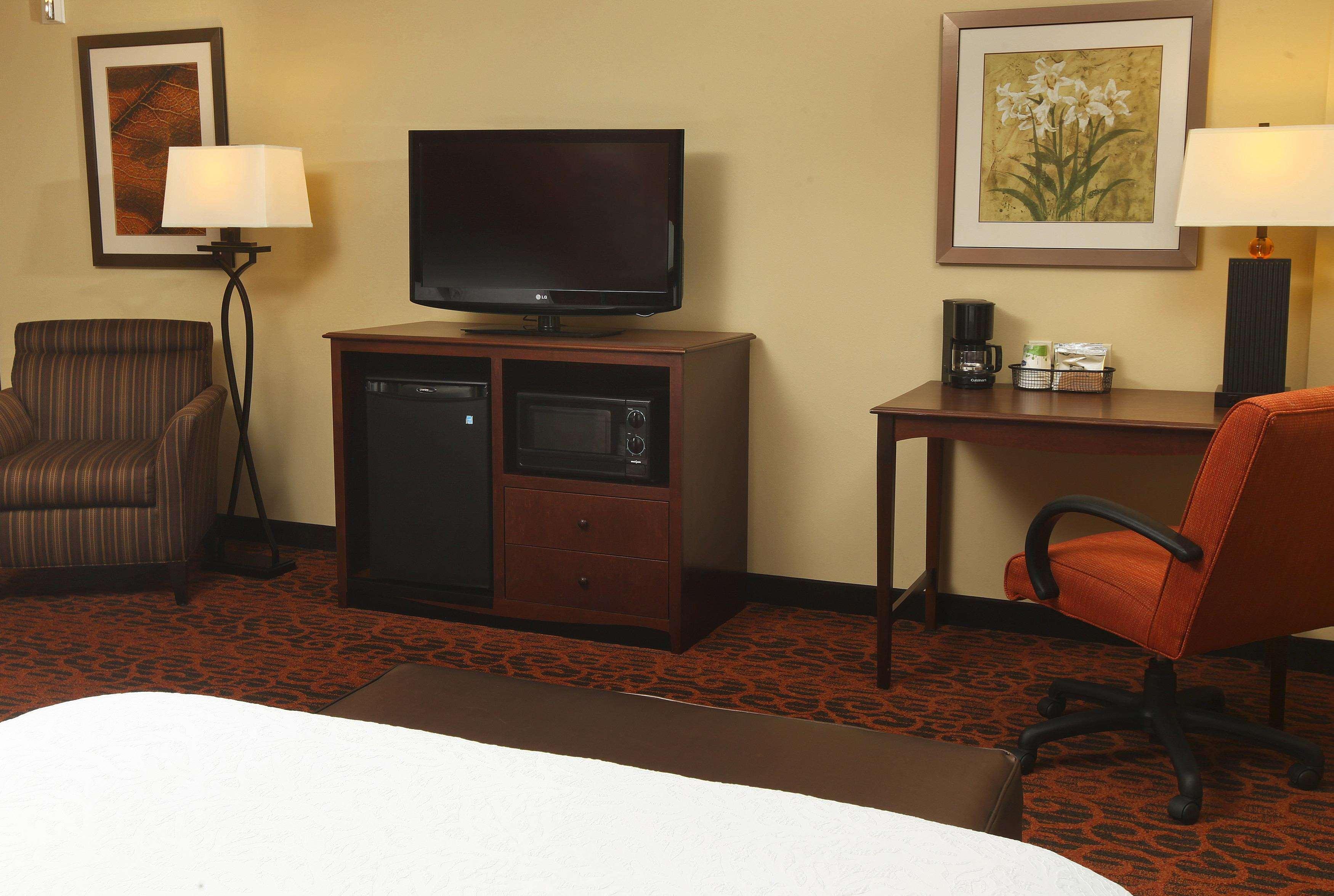 Hampton Inn & Suites Fargo Medical Center Экстерьер фото