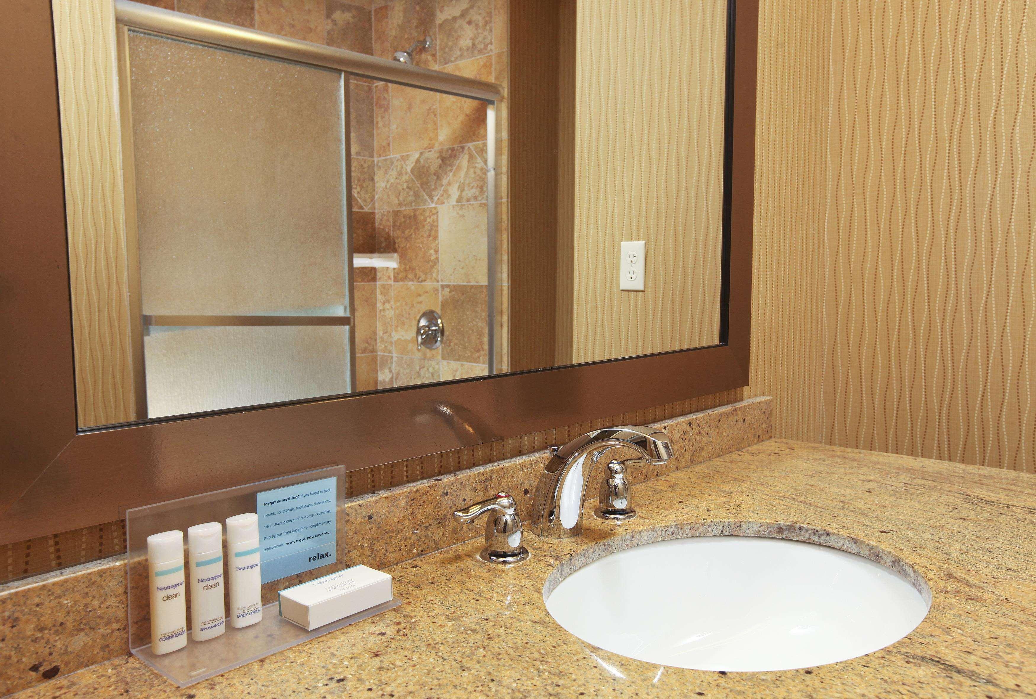 Hampton Inn & Suites Fargo Medical Center Экстерьер фото