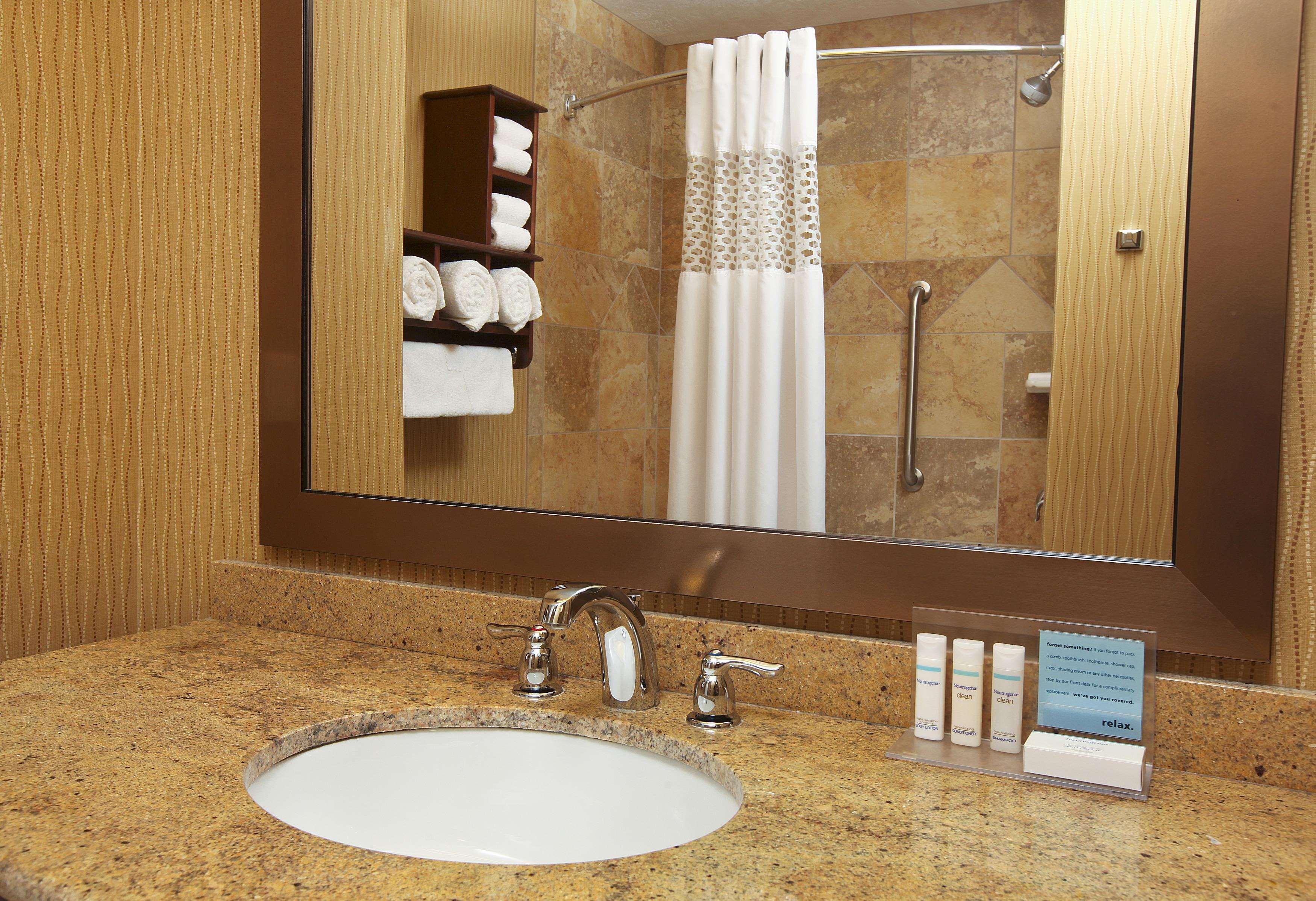 Hampton Inn & Suites Fargo Medical Center Экстерьер фото