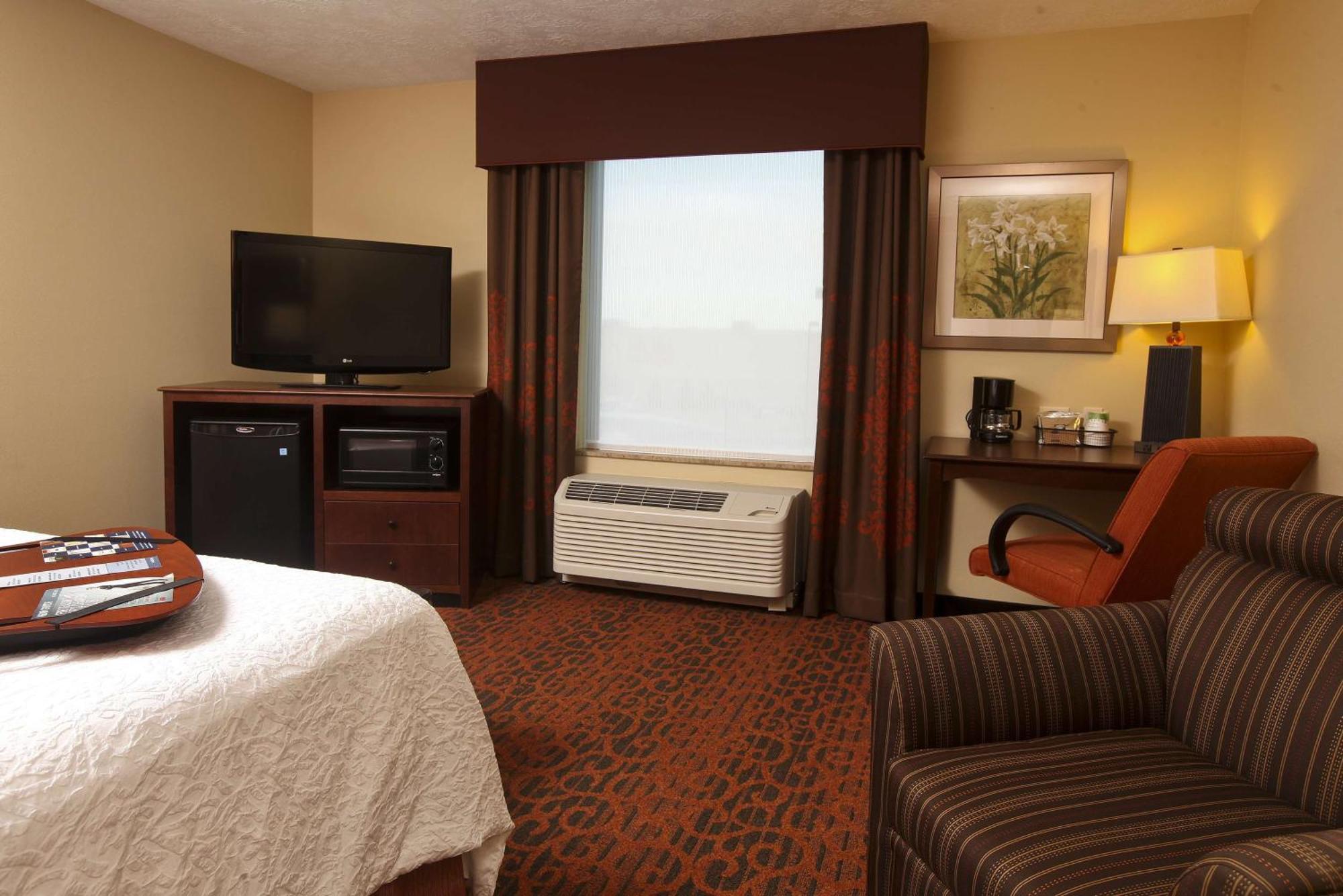 Hampton Inn & Suites Fargo Medical Center Экстерьер фото