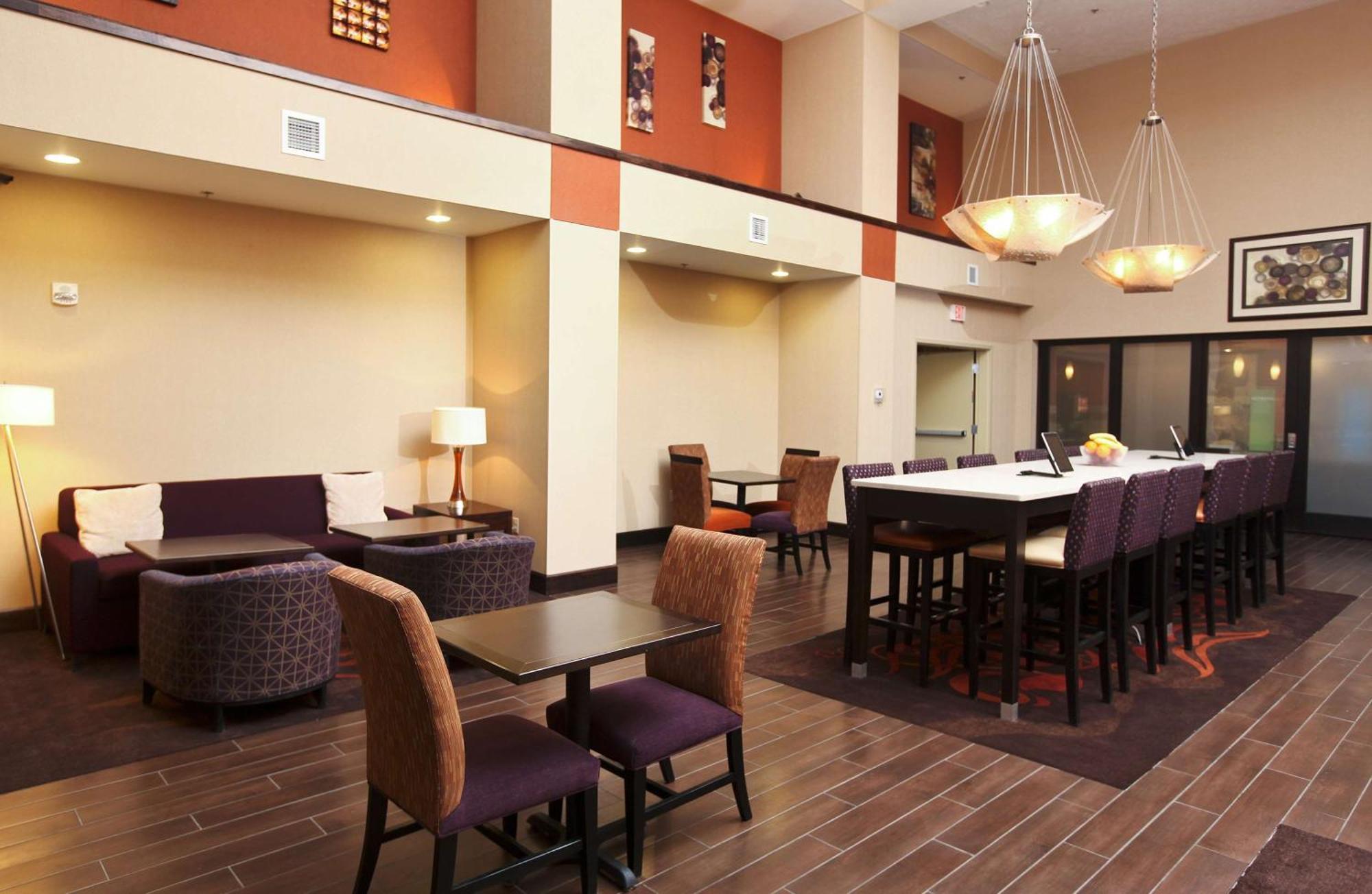 Hampton Inn & Suites Fargo Medical Center Экстерьер фото