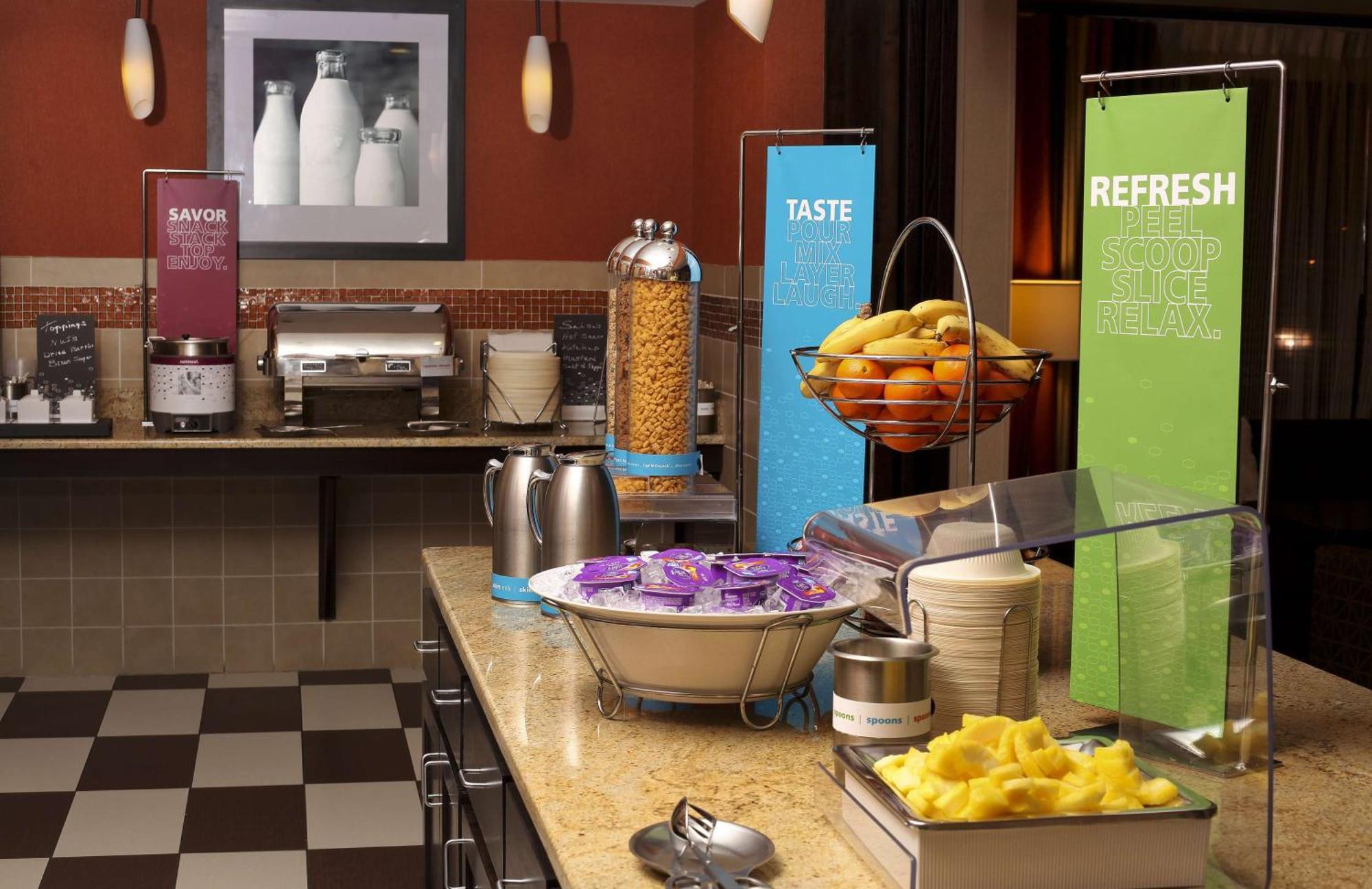 Hampton Inn & Suites Fargo Medical Center Экстерьер фото