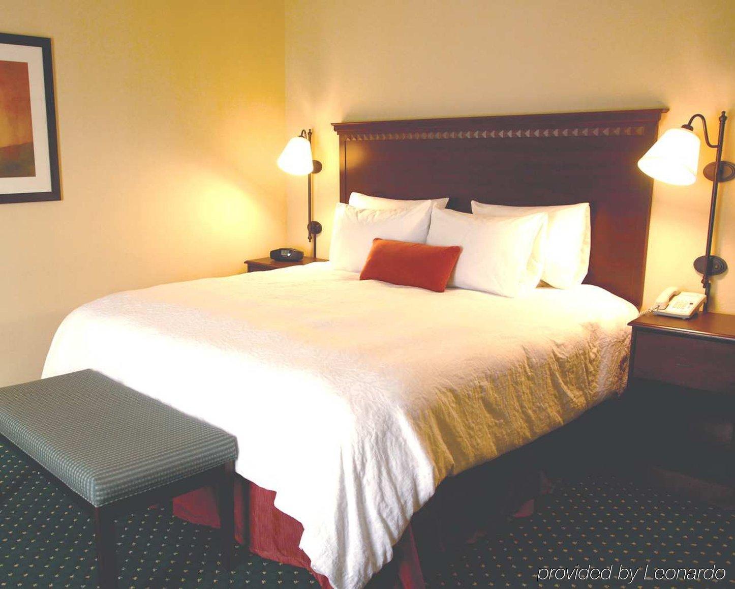 Hampton Inn & Suites Fargo Medical Center Номер фото