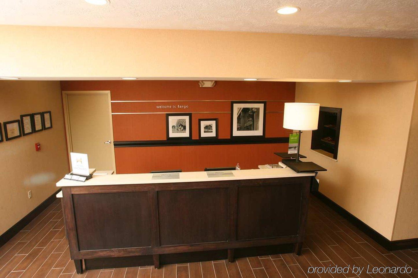 Hampton Inn & Suites Fargo Medical Center Интерьер фото