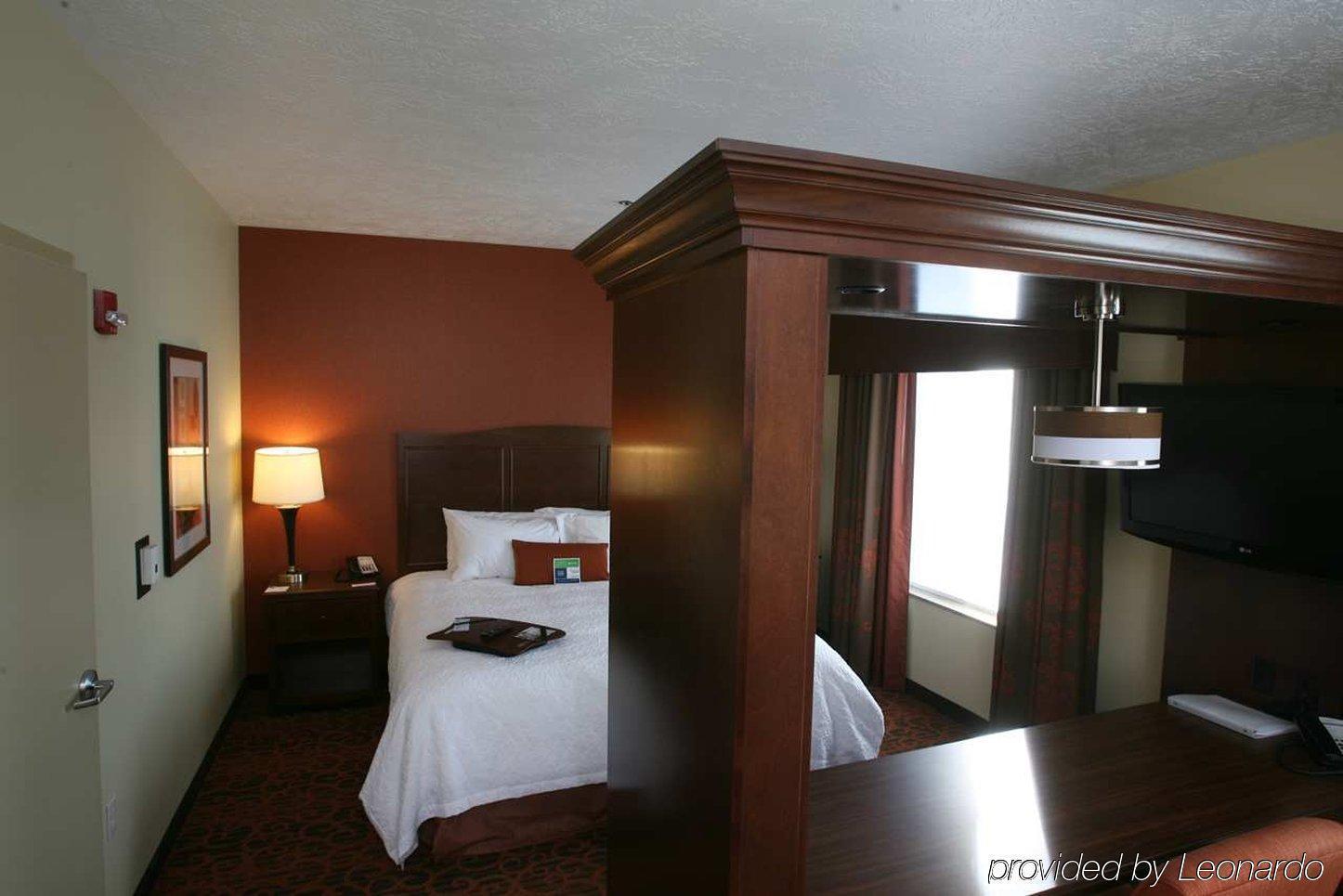 Hampton Inn & Suites Fargo Medical Center Номер фото
