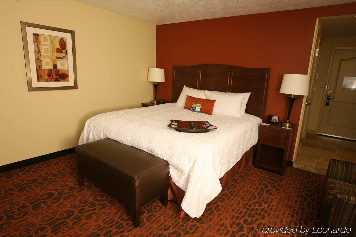 Hampton Inn & Suites Fargo Medical Center Номер фото