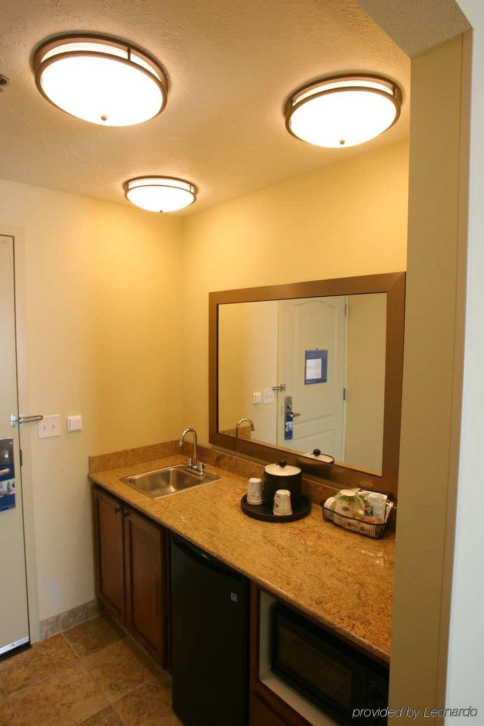 Hampton Inn & Suites Fargo Medical Center Номер фото